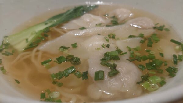 辛麺と手包み餃子 こるりのワンタンメン
